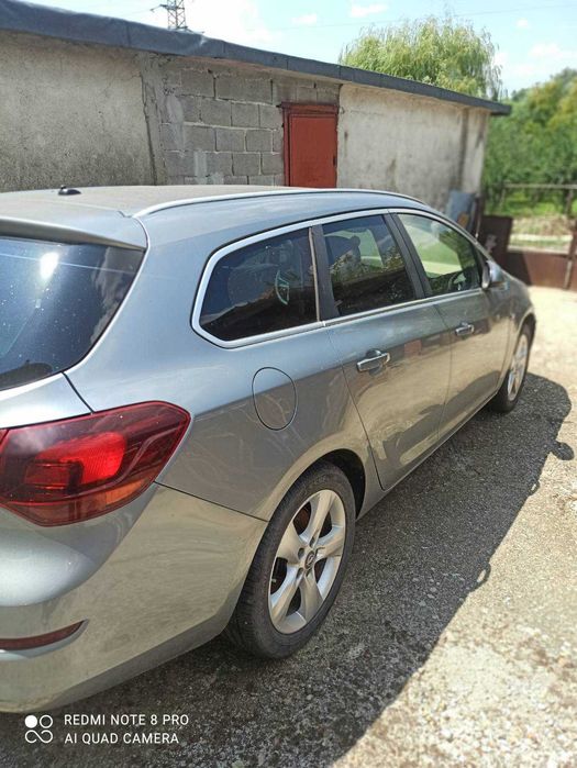 Продавам Опел Астра J 2.0 CDTI