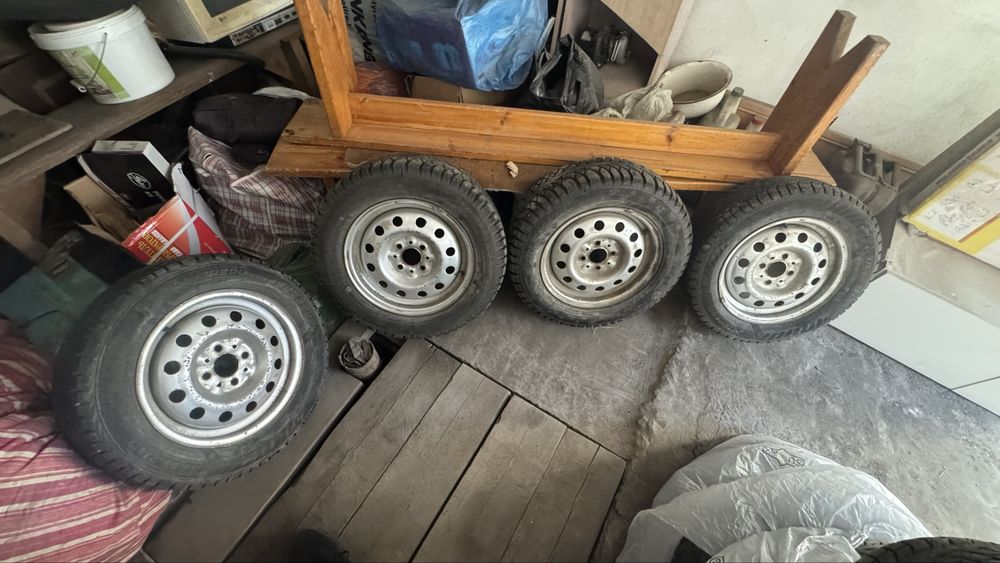 Продам зимние резины с штамппами r14 175/66