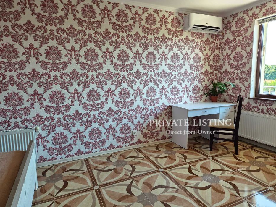 Триетажна тухлена къща с РЗП 257 кв.м, 5 спални, двор 1187 кв.м и централно отопление – с. Сенокос