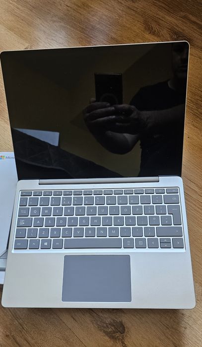 Microsoft surface laptop Go- defect