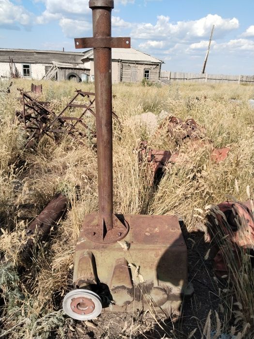 Ол мені жұлқылап, сипап жатыр