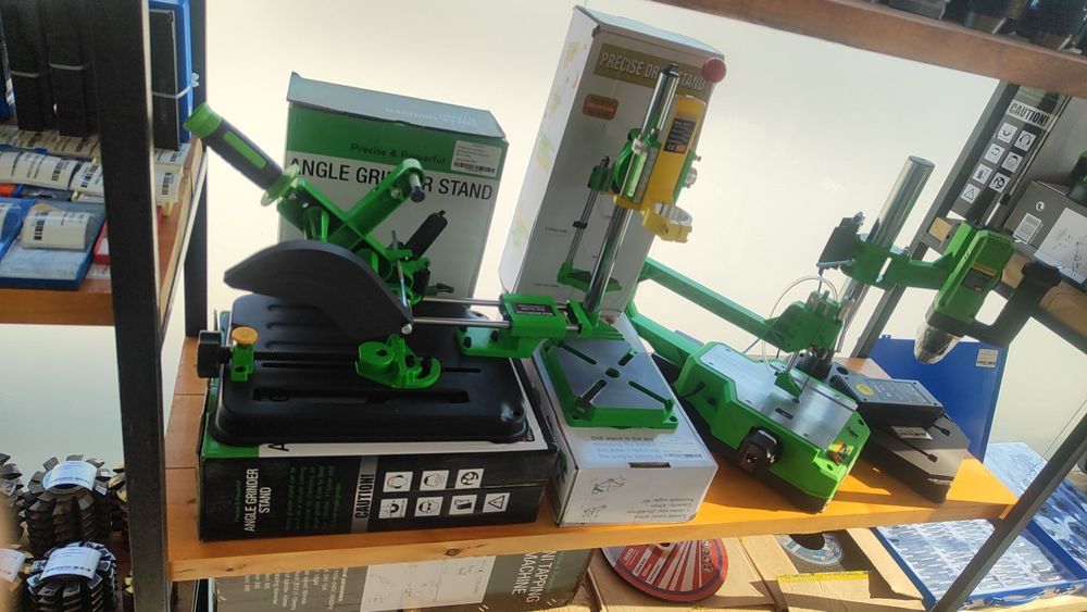 Корончатое сверло, токарные резцы, пластины, абразивные круги, метчики