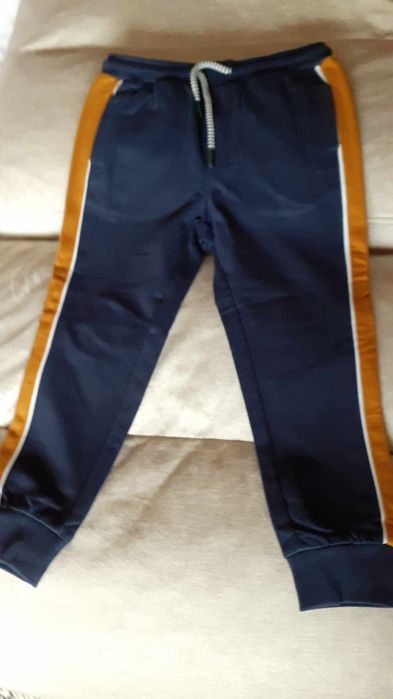 Нови долници и блузи