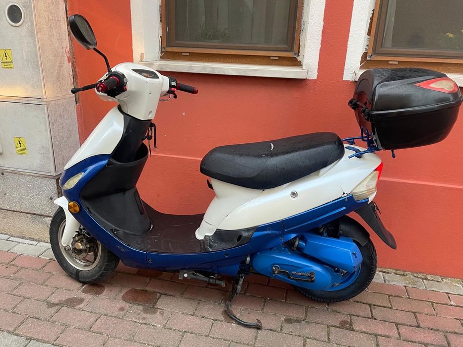 Vand scuter de 50