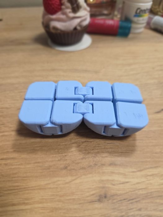 Fidget игра  която се сгъва