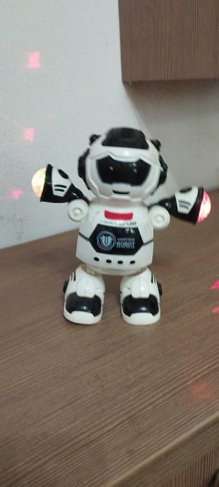 Robotel dansator
