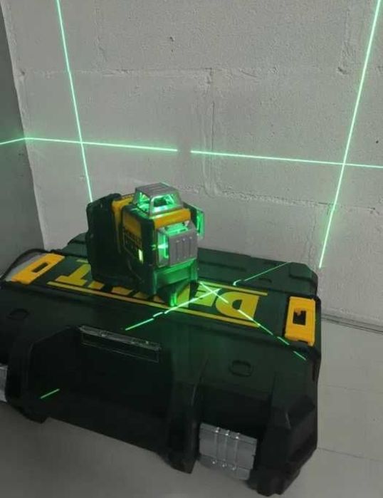 Nivela laser Dewalt 2 Acumulatori 12V si 2Ah  unghi 360° linii verzi