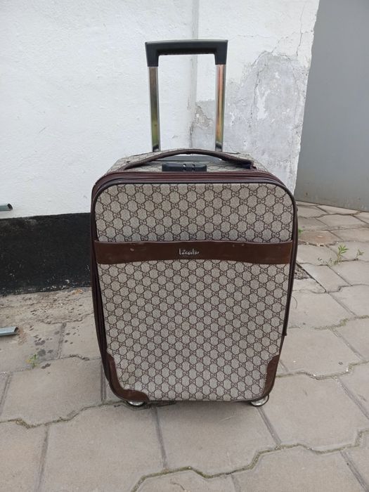 Чемодан дорожный маленький