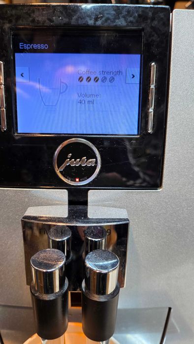 Espressor automat JURA IMPRESSA J9.3, rasnita Aroma+, afisaj TFT