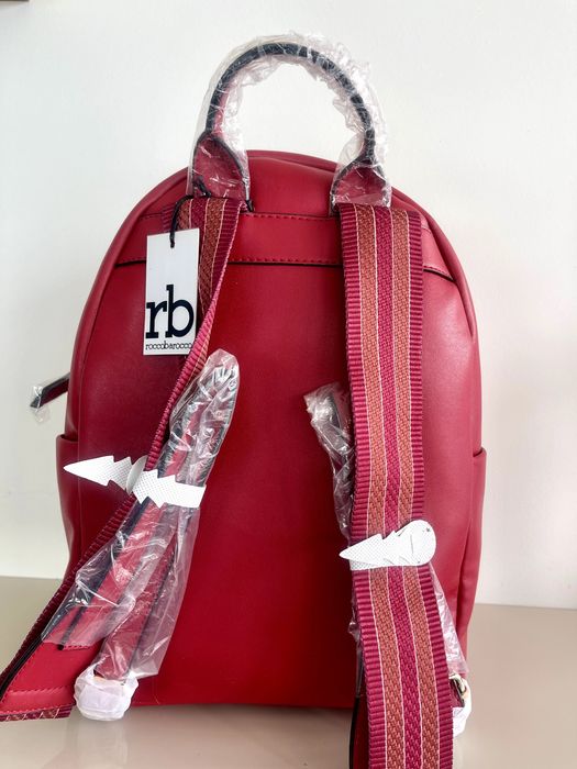 Roccobarocco дамска раница с капси в червено Нова - изкуствена кожа