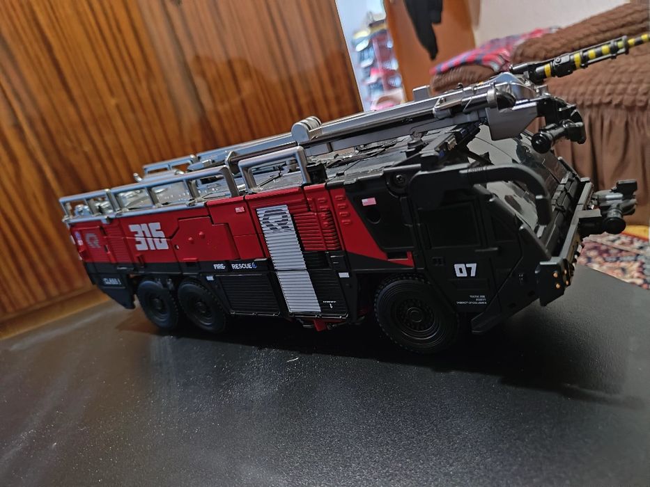 OV-01 BMB Оголемена Фигура на Sentinel Prime/Transformers