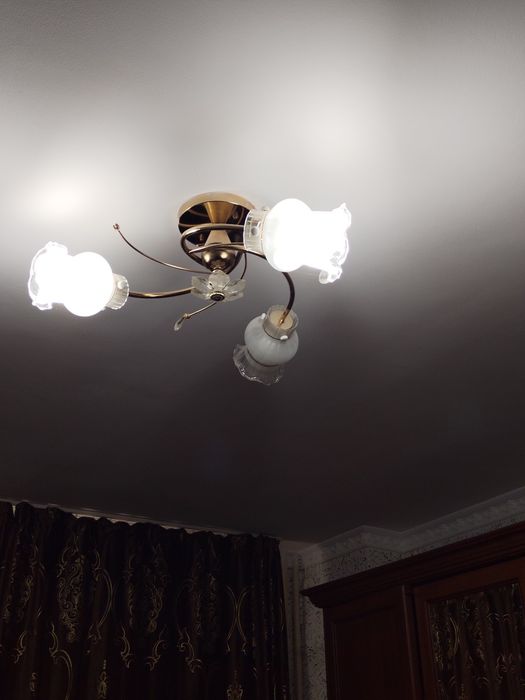 Продам люстры недорого