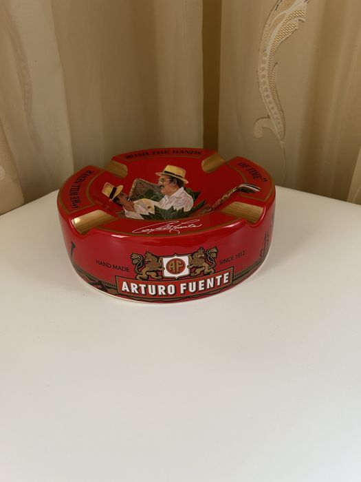 Пепелник Arturo Fuente - керамика, нов в кутия, 3 цвята