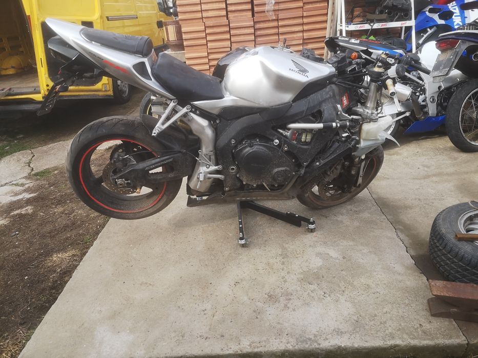Honda cbr 1000 rr 2007 на части
