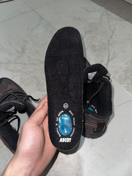 Продам треккинговые кроссовки