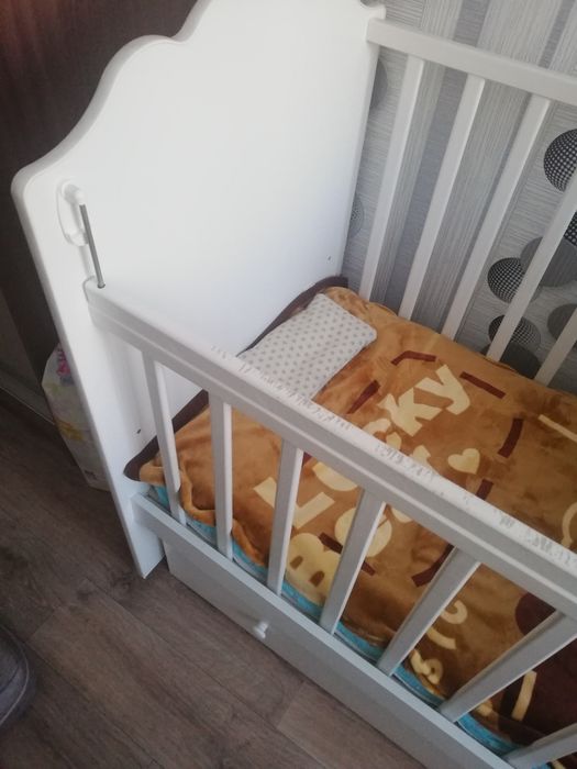 Детская кровать с маятником