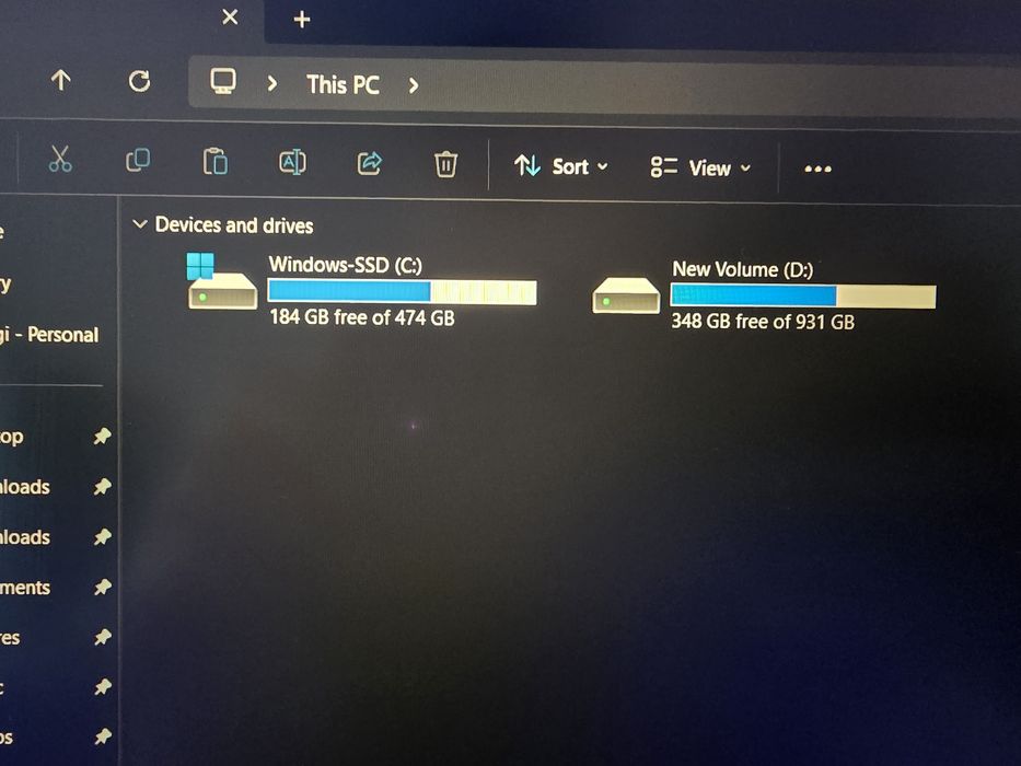 Продавам Lenovo LOQ 15IAX9
