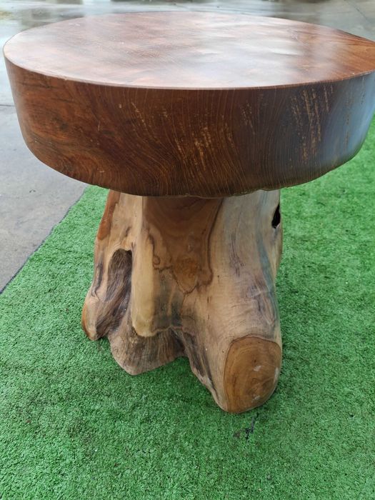 Маса от кореново дърво