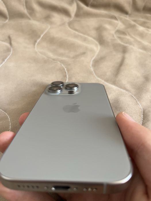 Apple iPhone 16 Pro - Natural Titanium