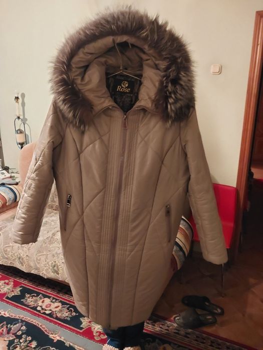 Продам  зимний пуховик .