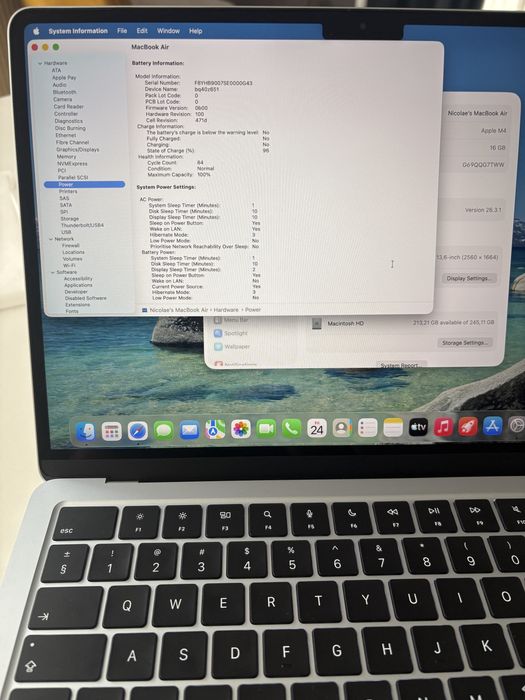 MacBook Air 13” M4 16GB RAM / 256GB SSD, nou, garantie 1 an, Sky Blue