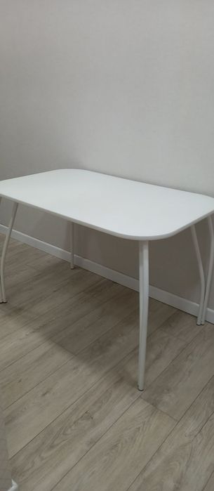 Продам кухонный стол.