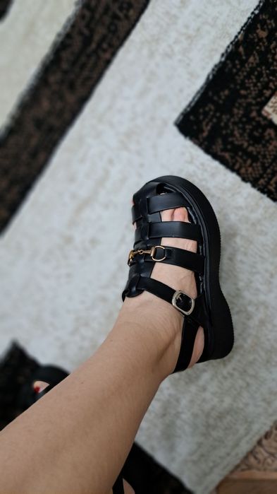 Продам новые сандали 36р, 3000тг