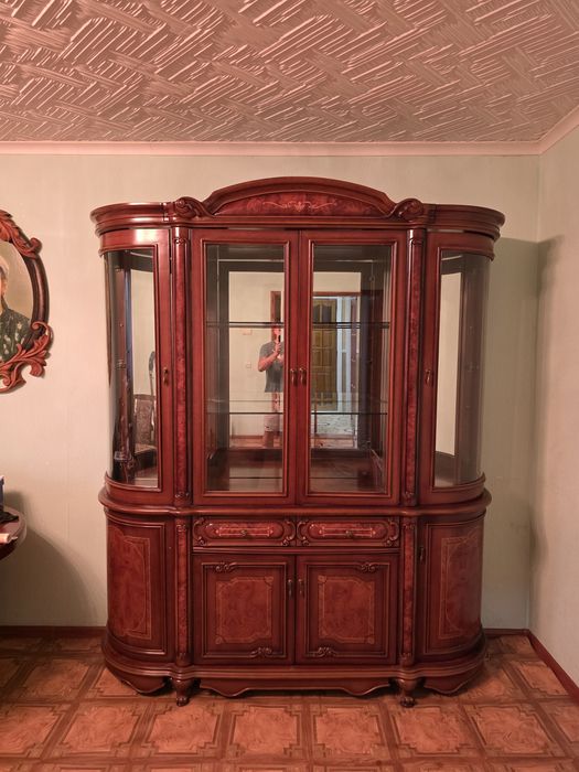 Сервант , отличного качества