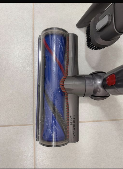 Aspirator Dyson v8