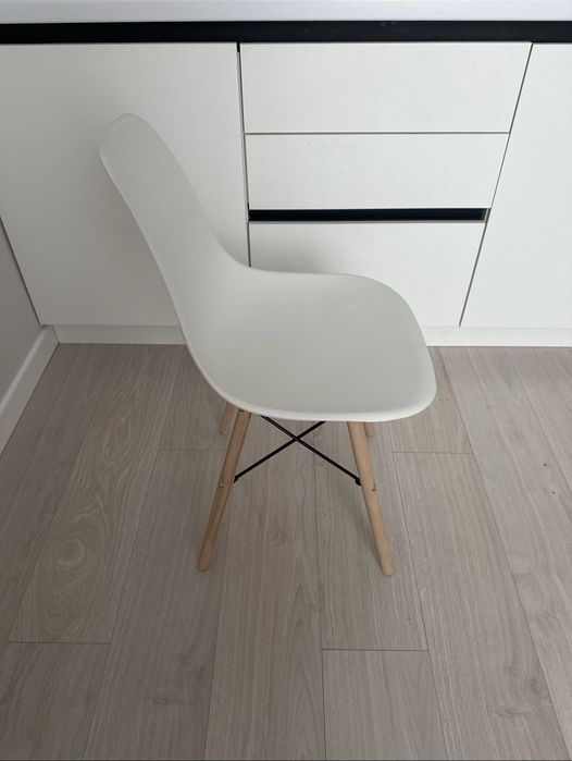 Стулья белые 6шт.