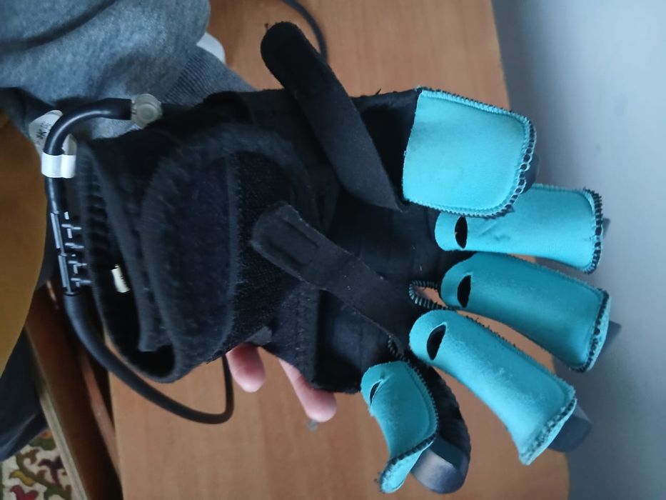 Робот перчатка для левой руки