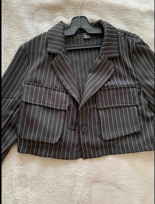 Късо тънко сако на райета