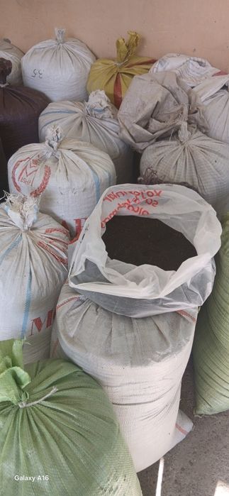 Продается биогомус для цветов и растений парников