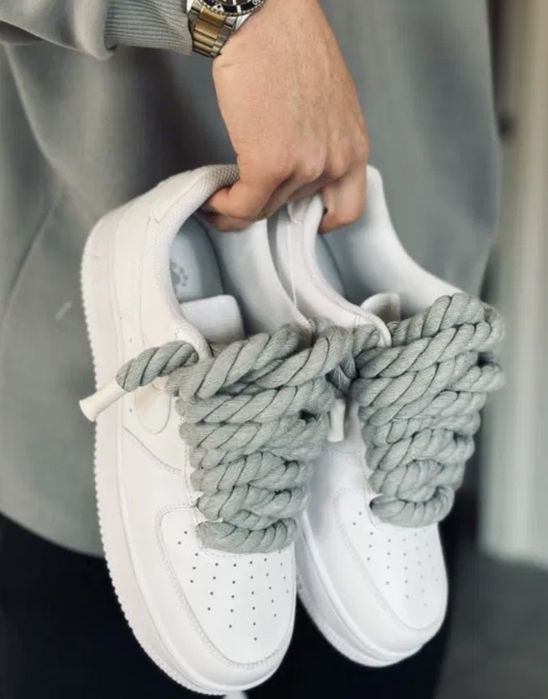 Nike Air Force 1 cu sireturi roples