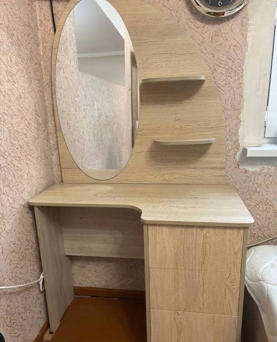 Продам спальный гарнитур