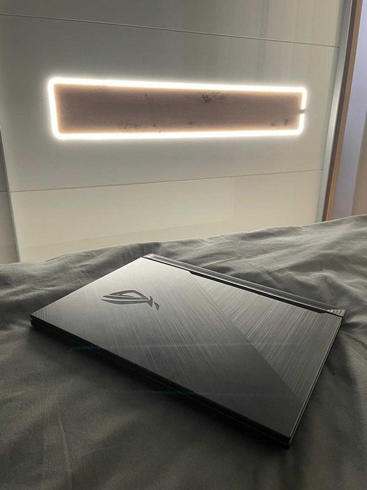 ASUS ROG Strix G15 G512LW | RTX 2070 8GB | i7 10875H 5.1 GHz | 16GB | 1TB | 144Hz | Cutie + Factură Altex Laptop Gaming