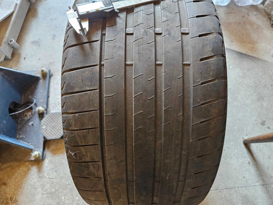 285/35/18 Bridgestone Potenza 255/35/19 Continental Sport Contact 6