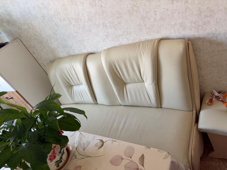 Стол, диван, стулья