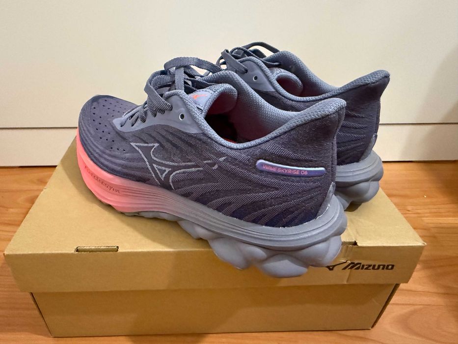 Pantofi sport Mizuno alergare WAVE SKYRISE Blue Granit/Corai- 37 - NOI
