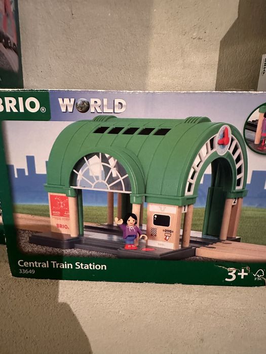 Vând seturi de jucării Brio la prețuri foarte avantajoase