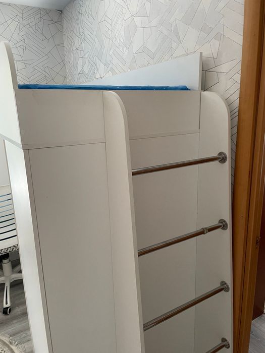 Детская кровать с партой б/у .