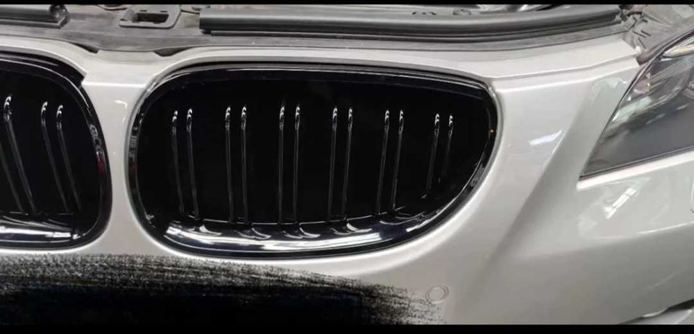 Двойни Бъбреци Решетки за BMW E60 Е61 БМВ Е60 Е61 5 серия