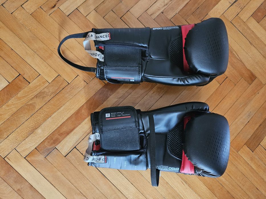 Vand manusi de box