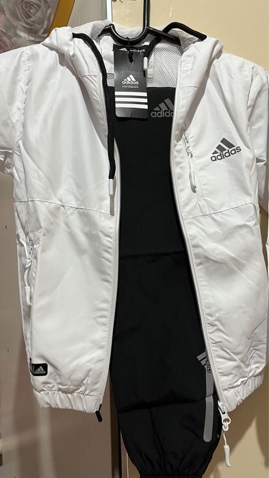 Спортивние костюмы