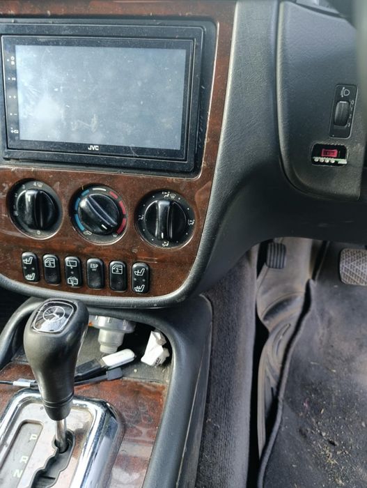 Mercedes ML 320 3.2 V6 • Автомат • Газ/Бензин • 7 места