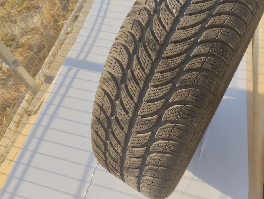 Зимни гуми 205/55 R16,със стоманени джанти