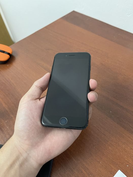 Продается IPhone 7 в очень отличном состояний