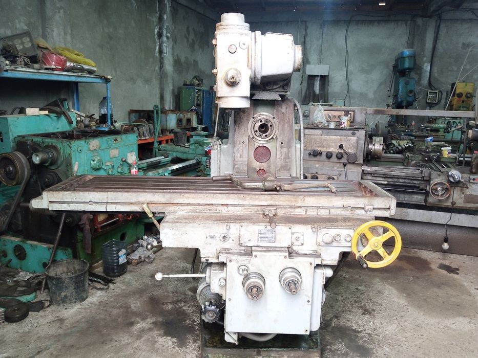 Универсально фрезерный 6р82ш