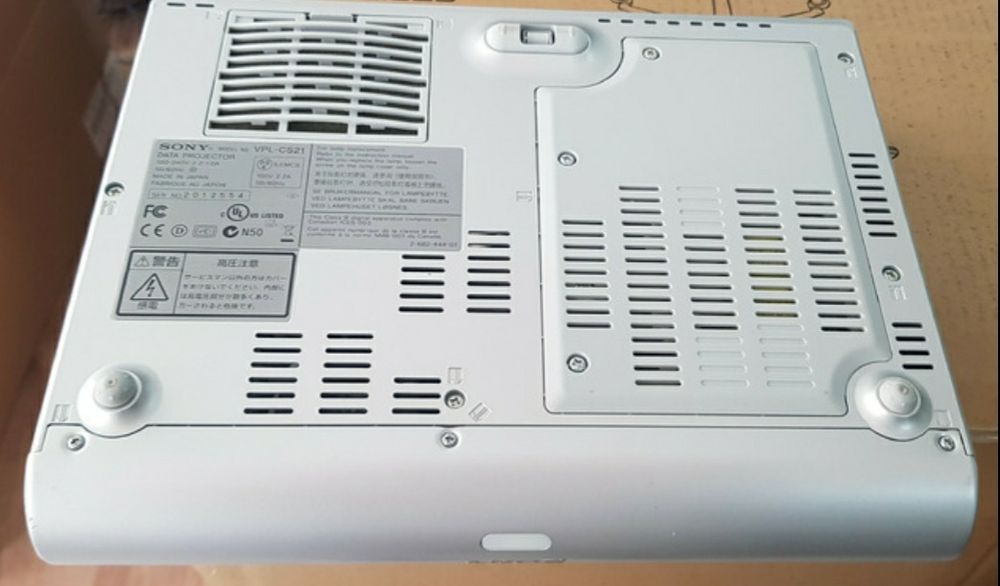 Videoproiector sony slim