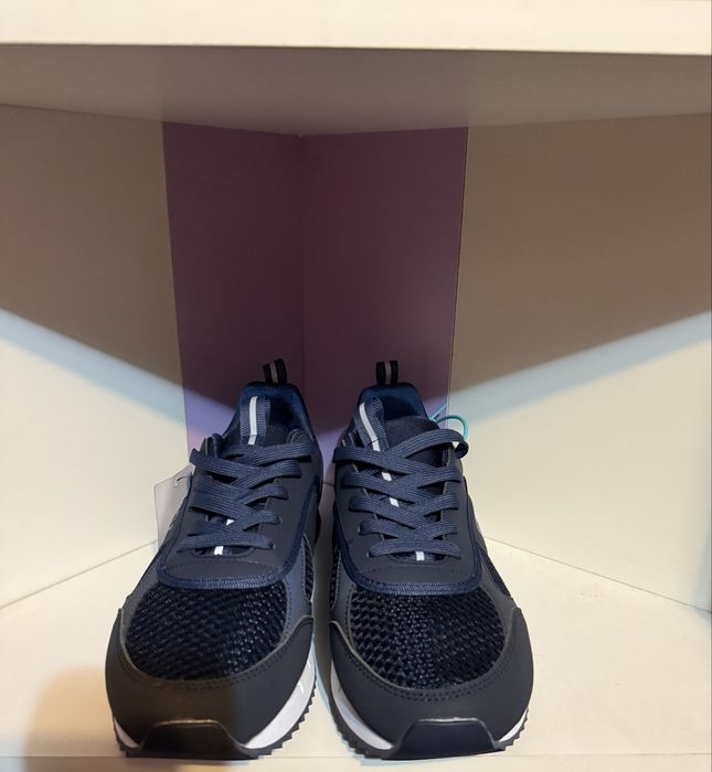 Крассовки armani
